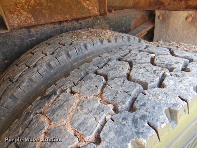 image for item JX9906 1990 Mack CS200P  utility / service truck