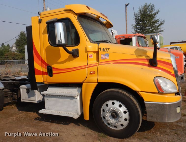 image for item JZ9860 2016 Freightliner Cascadia 125  semi truck