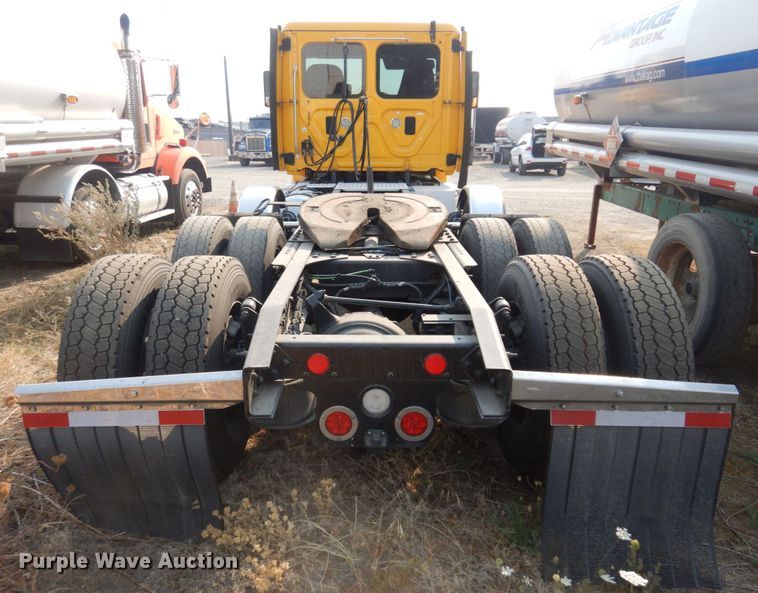 image for item JZ9860 2016 Freightliner Cascadia 125  semi truck