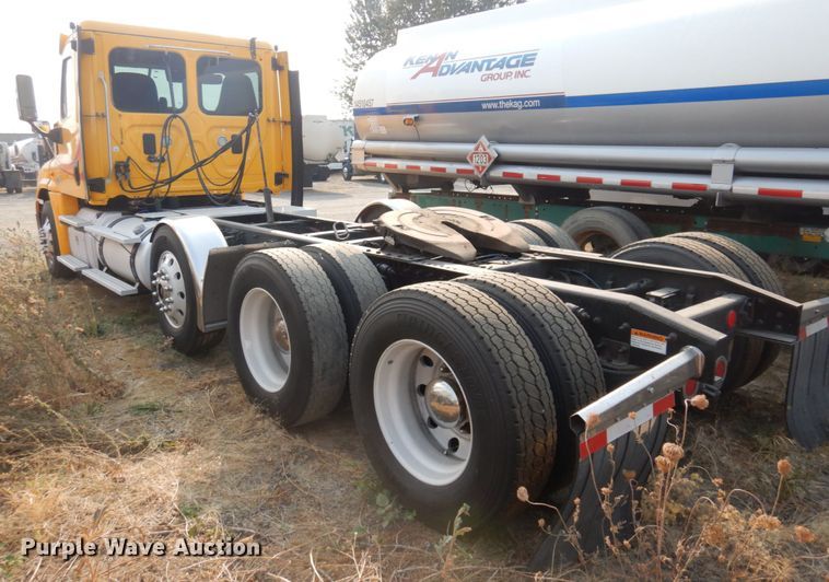 image for item JZ9860 2016 Freightliner Cascadia 125  semi truck