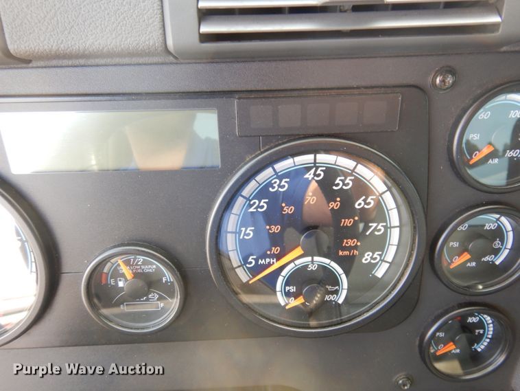 image for item JZ9860 2016 Freightliner Cascadia 125  semi truck