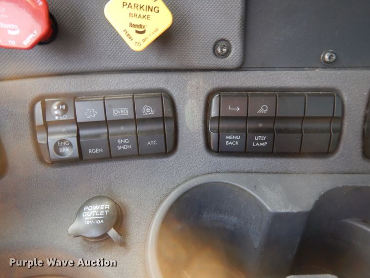 image for item JZ9860 2016 Freightliner Cascadia 125  semi truck