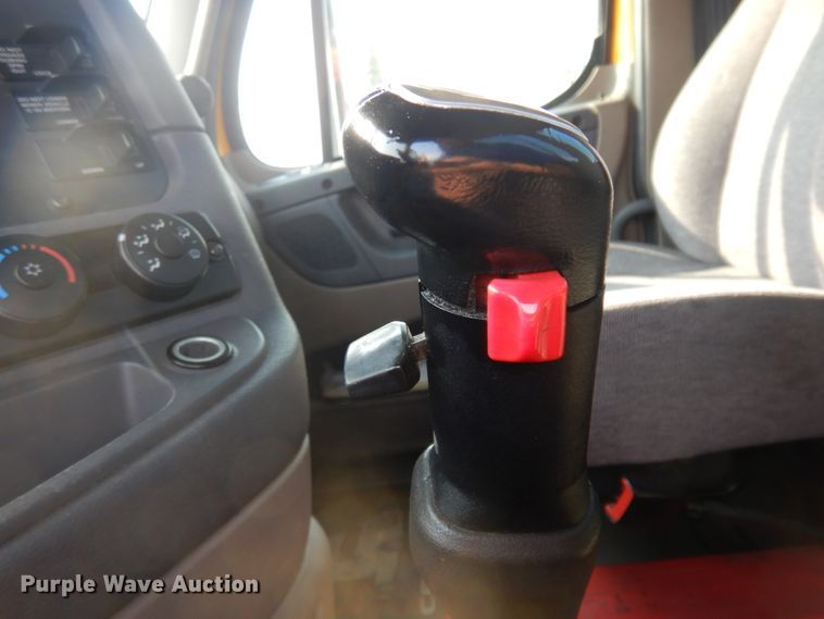 image for item JZ9860 2016 Freightliner Cascadia 125  semi truck