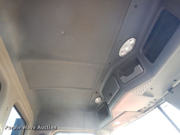 image for item JZ9860 2016 Freightliner Cascadia 125  semi truck