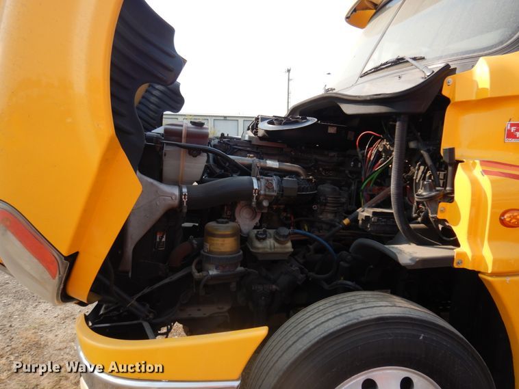 image for item JZ9860 2016 Freightliner Cascadia 125  semi truck