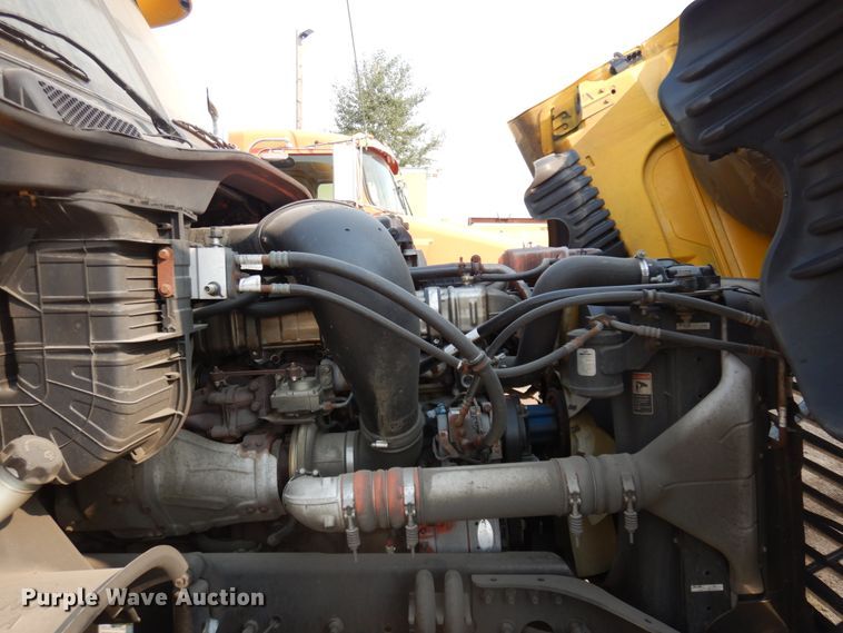 image for item JZ9860 2016 Freightliner Cascadia 125  semi truck