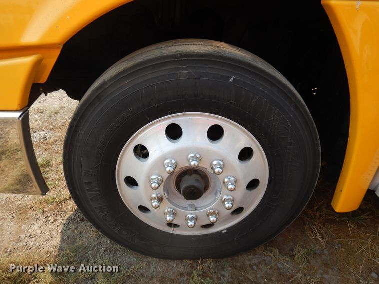 image for item JZ9860 2016 Freightliner Cascadia 125  semi truck