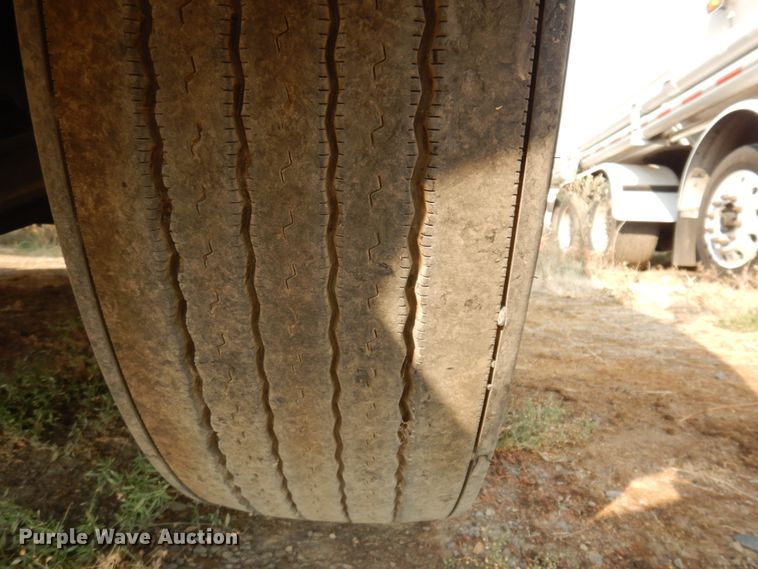 image for item JZ9860 2016 Freightliner Cascadia 125  semi truck