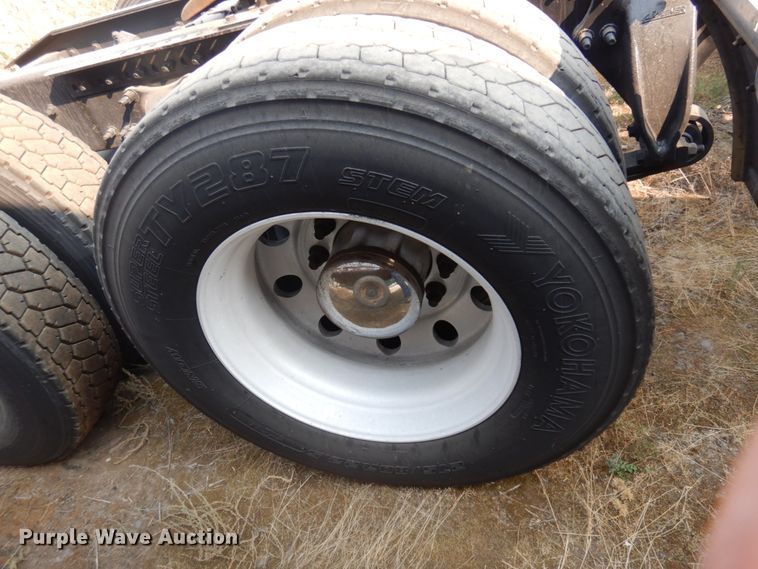 image for item JZ9860 2016 Freightliner Cascadia 125  semi truck