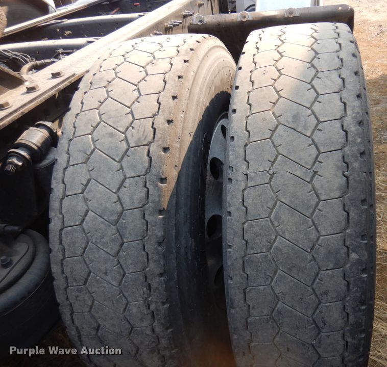 image for item JZ9860 2016 Freightliner Cascadia 125  semi truck