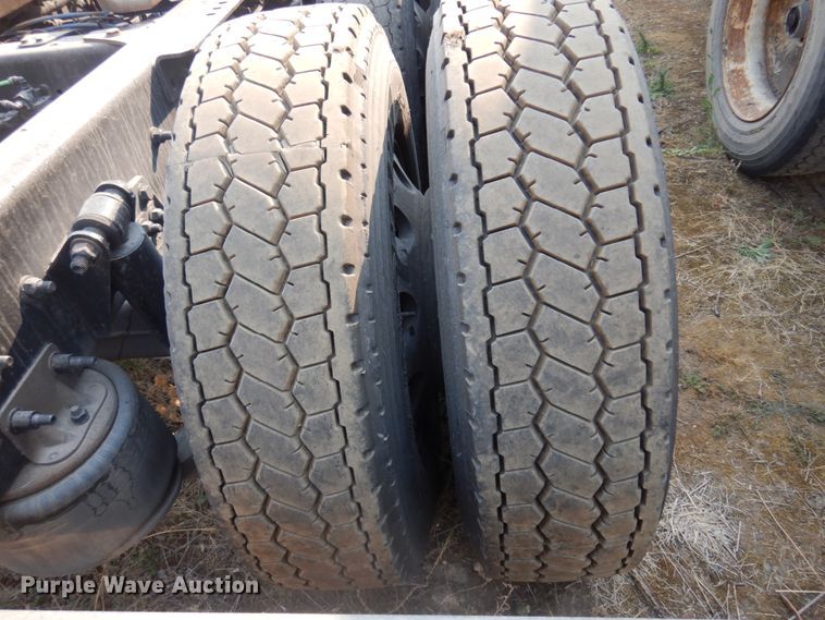 image for item JZ9860 2016 Freightliner Cascadia 125  semi truck