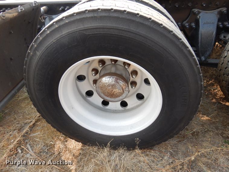 image for item JZ9860 2016 Freightliner Cascadia 125  semi truck