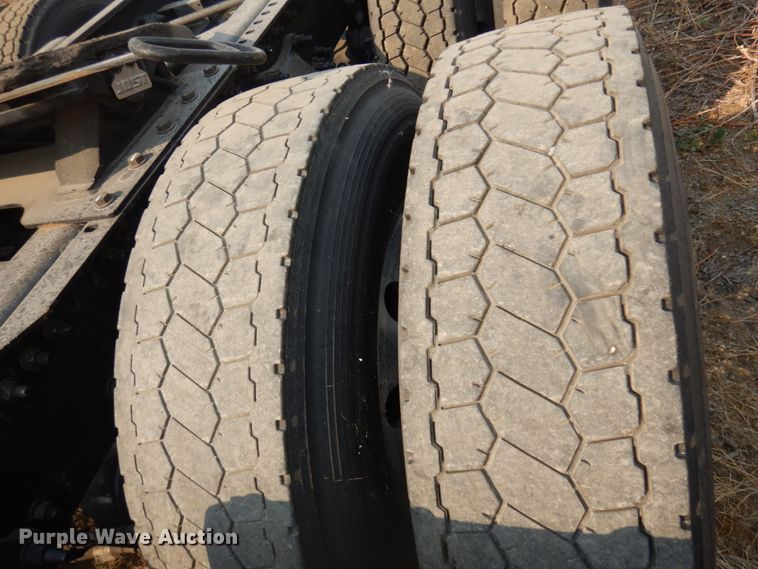 image for item JZ9860 2016 Freightliner Cascadia 125  semi truck