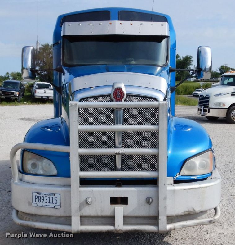 image for item KI9667 2012 Kenworth T660  semi truck