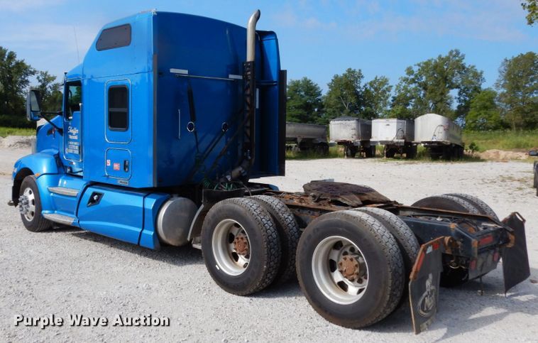 image for item KI9667 2012 Kenworth T660  semi truck