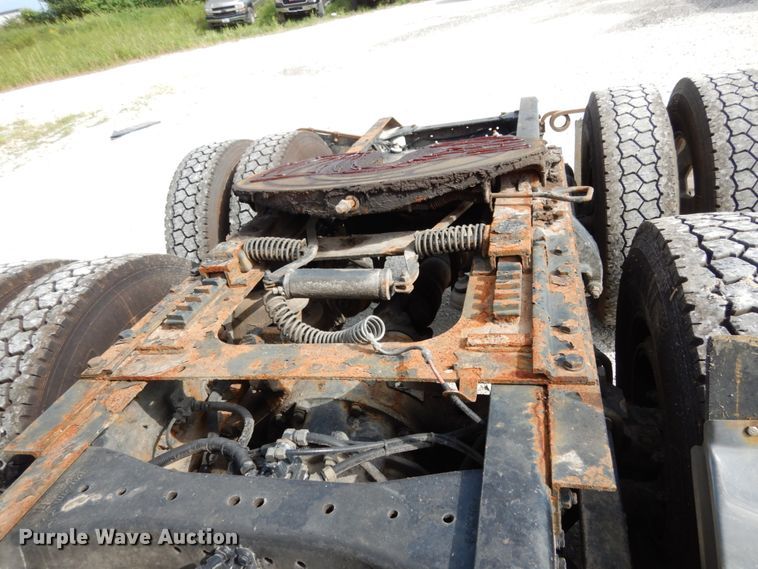 image for item KI9667 2012 Kenworth T660  semi truck