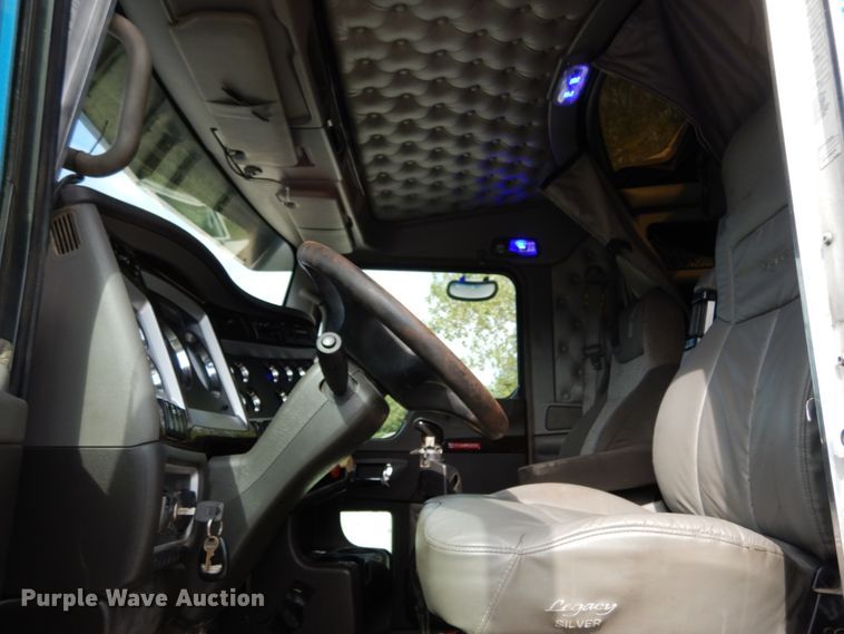 image for item KI9667 2012 Kenworth T660  semi truck