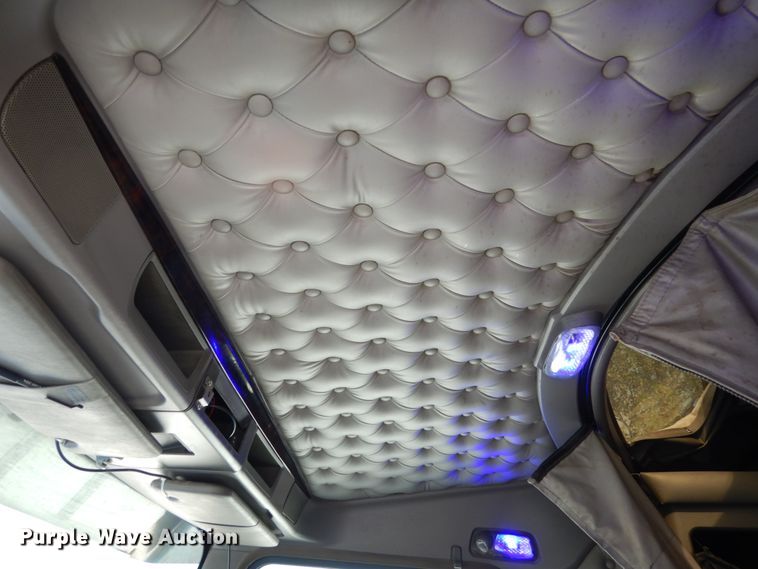 image for item KI9667 2012 Kenworth T660  semi truck