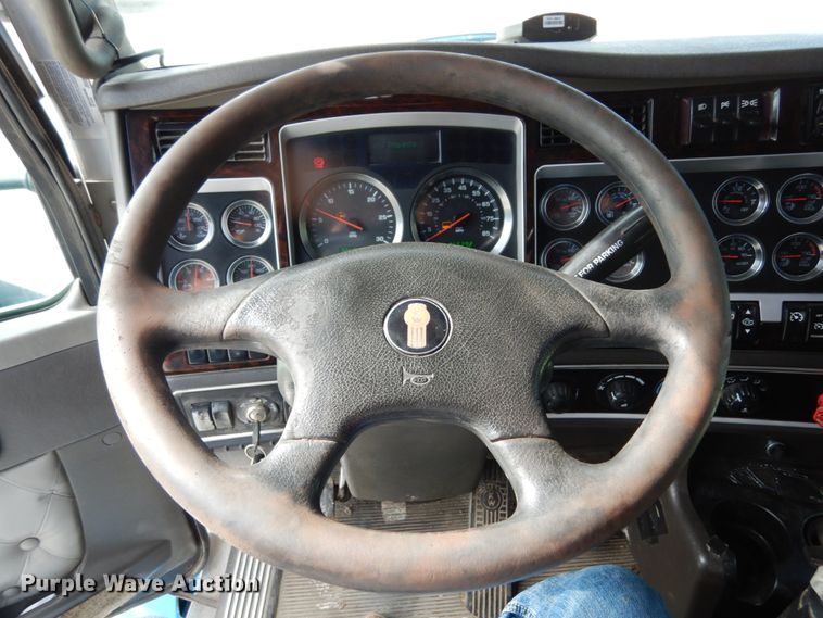 image for item KI9667 2012 Kenworth T660  semi truck