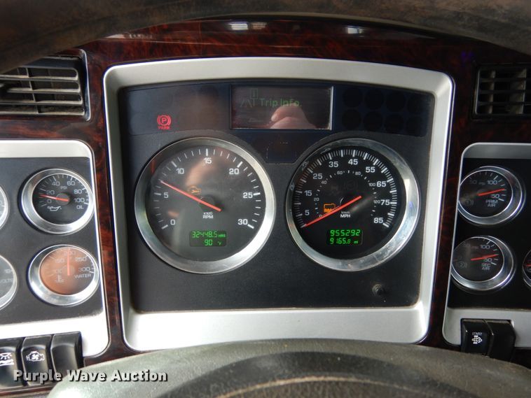 image for item KI9667 2012 Kenworth T660  semi truck