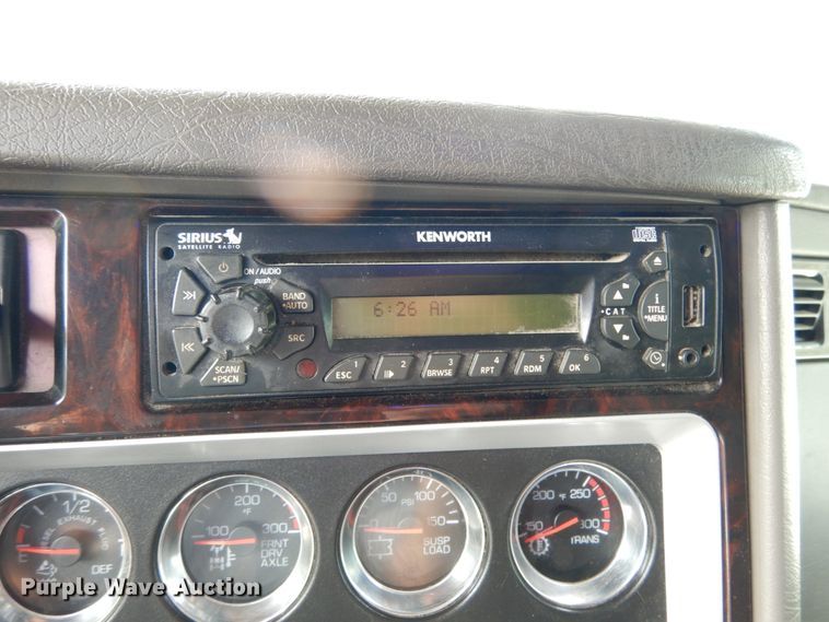 image for item KI9667 2012 Kenworth T660  semi truck
