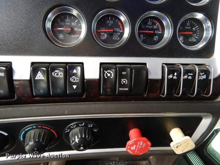 image for item KI9667 2012 Kenworth T660  semi truck