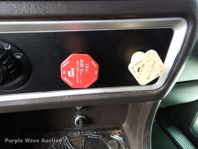 image for item KI9667 2012 Kenworth T660  semi truck