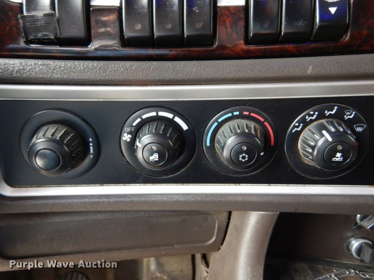 image for item KI9667 2012 Kenworth T660  semi truck