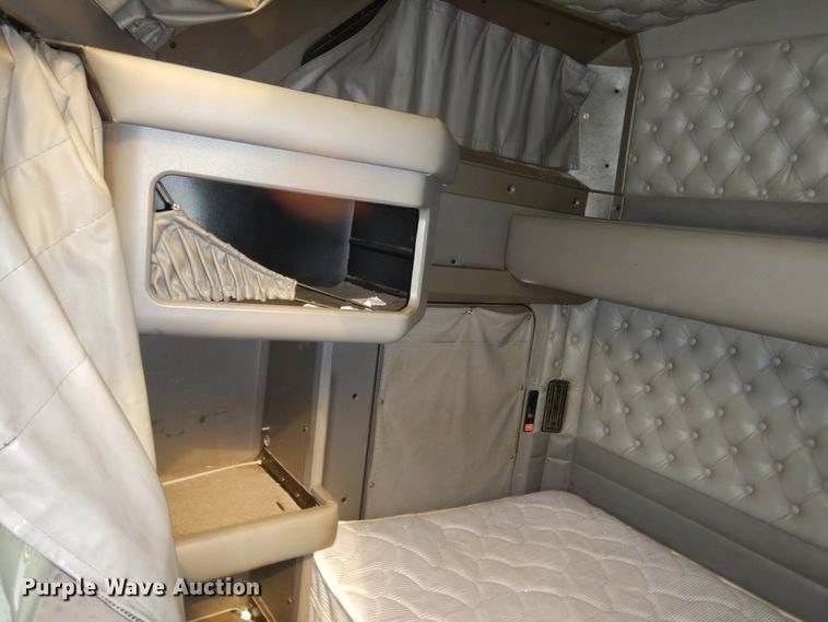 image for item KI9667 2012 Kenworth T660  semi truck