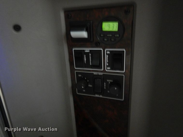 image for item KI9667 2012 Kenworth T660  semi truck