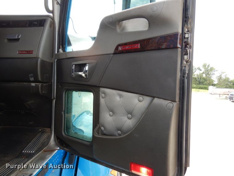 image for item KI9667 2012 Kenworth T660  semi truck