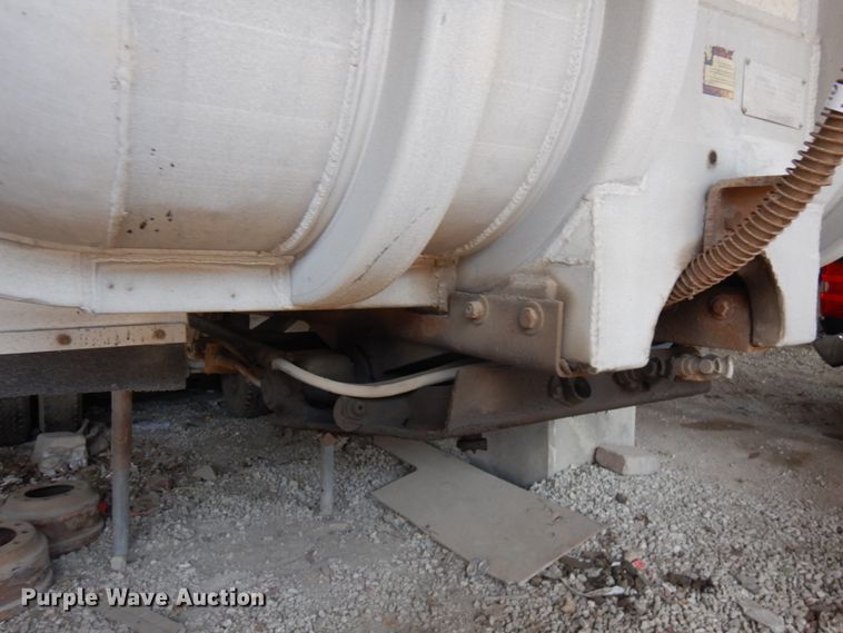 image for item KK9114 1972 Fruehauf  end dump trailer