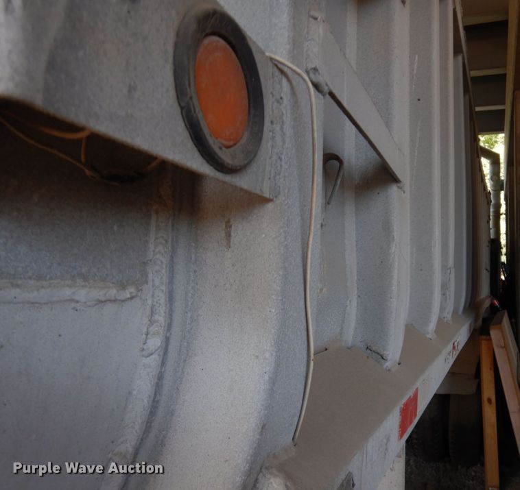 image for item KK9114 1972 Fruehauf  end dump trailer