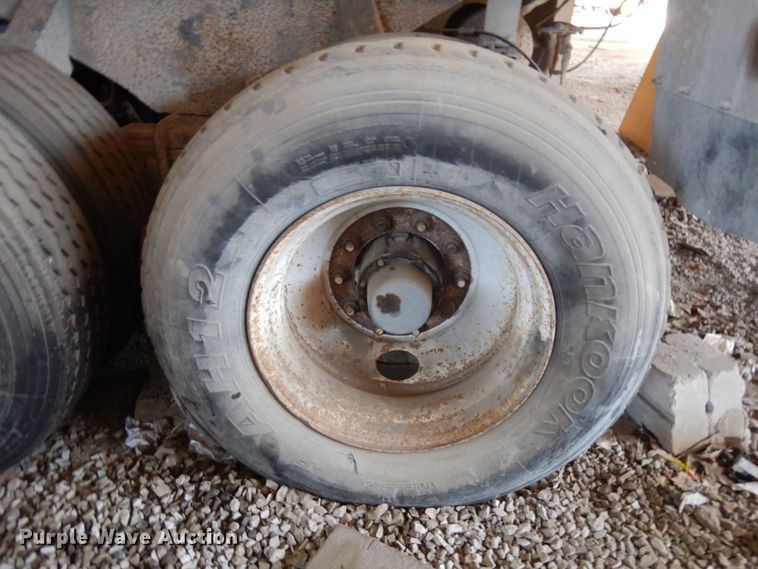 image for item KK9114 1972 Fruehauf  end dump trailer