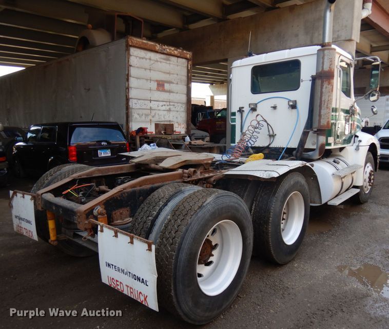 image for item KK9115 2000 International 9100i  semi truck