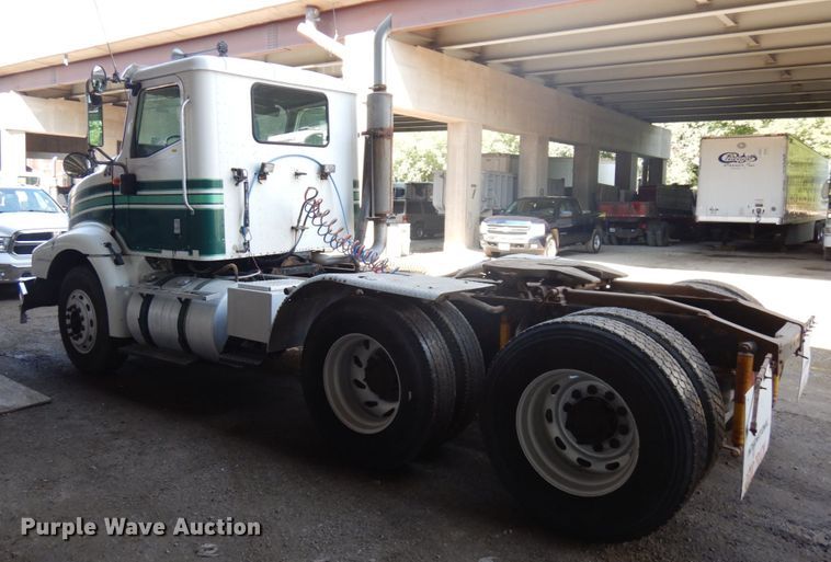 image for item KK9115 2000 International 9100i  semi truck