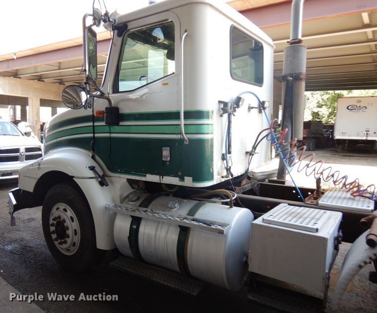 image for item KK9115 2000 International 9100i  semi truck