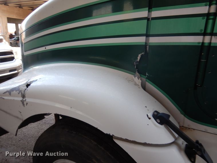 image for item KK9115 2000 International 9100i  semi truck