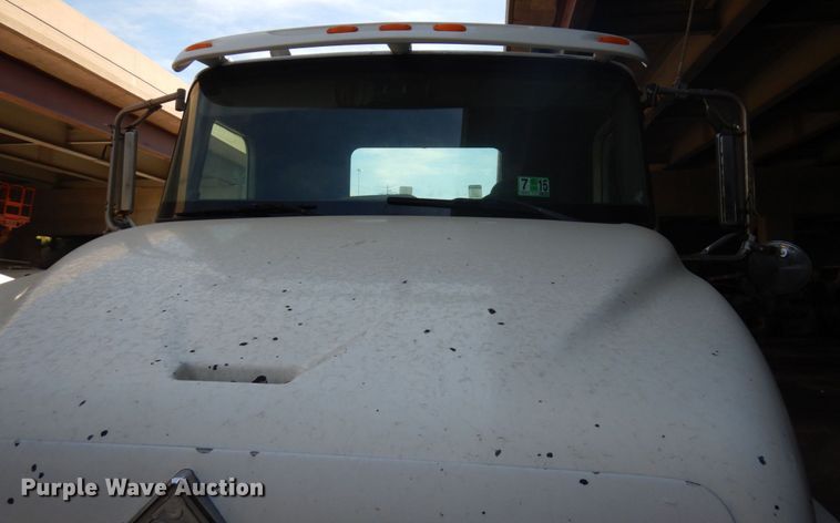 image for item KK9115 2000 International 9100i  semi truck