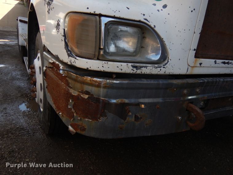 image for item KK9115 2000 International 9100i  semi truck