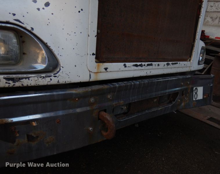 image for item KK9115 2000 International 9100i  semi truck