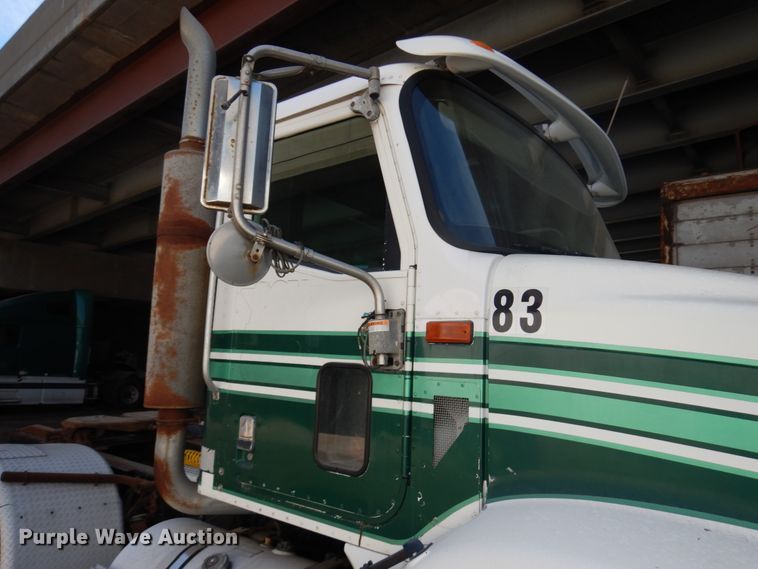 image for item KK9115 2000 International 9100i  semi truck