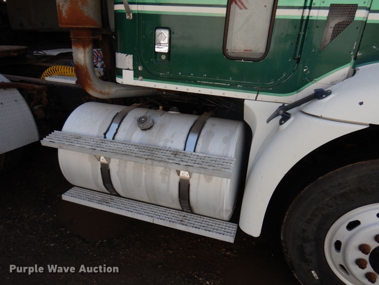 image for item KK9115 2000 International 9100i  semi truck