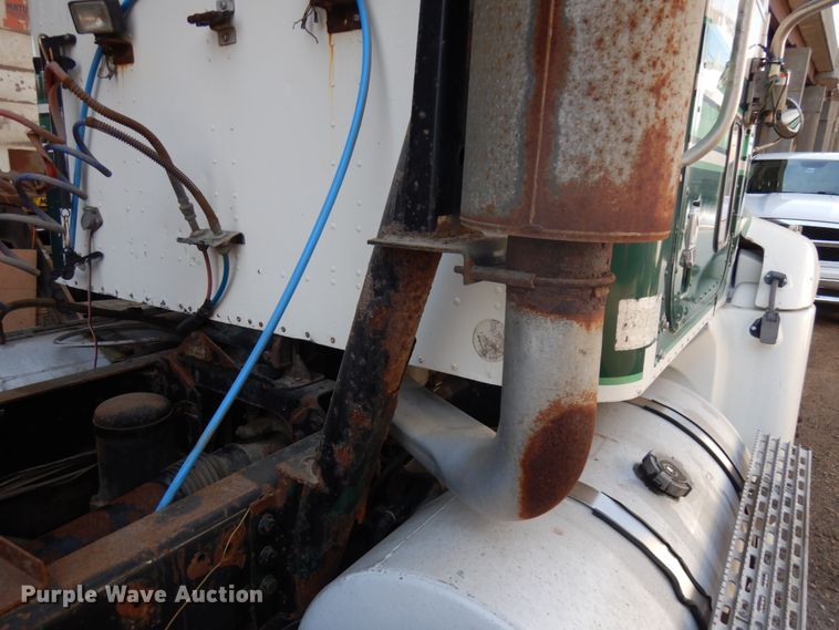 image for item KK9115 2000 International 9100i  semi truck