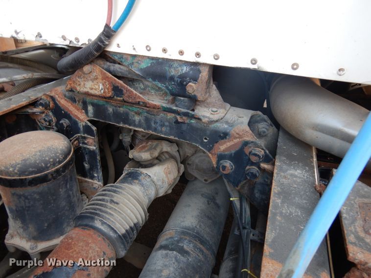 image for item KK9115 2000 International 9100i  semi truck