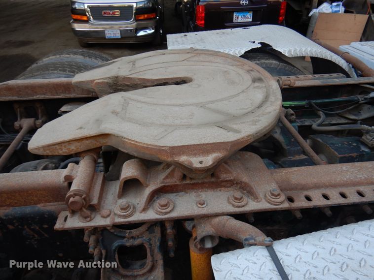 image for item KK9115 2000 International 9100i  semi truck