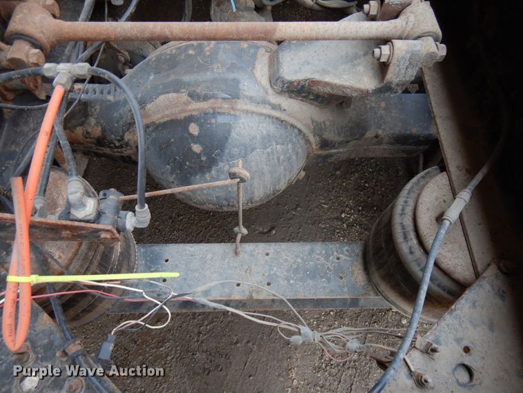 image for item KK9115 2000 International 9100i  semi truck