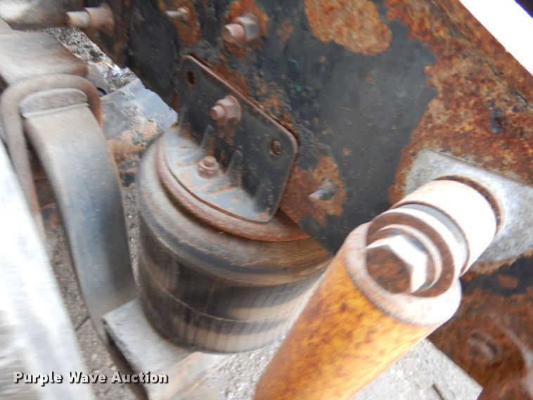 image for item KK9115 2000 International 9100i  semi truck