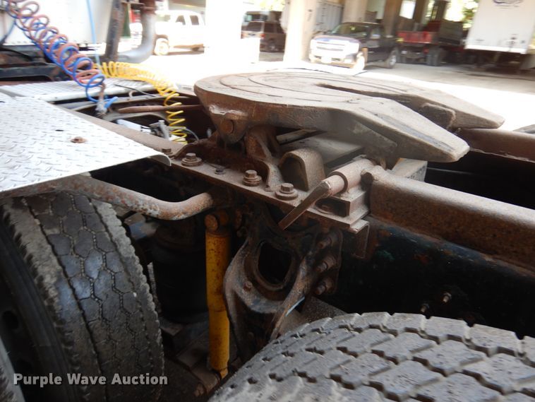 image for item KK9115 2000 International 9100i  semi truck