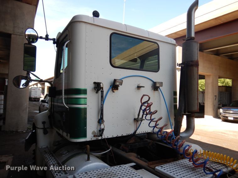 image for item KK9115 2000 International 9100i  semi truck